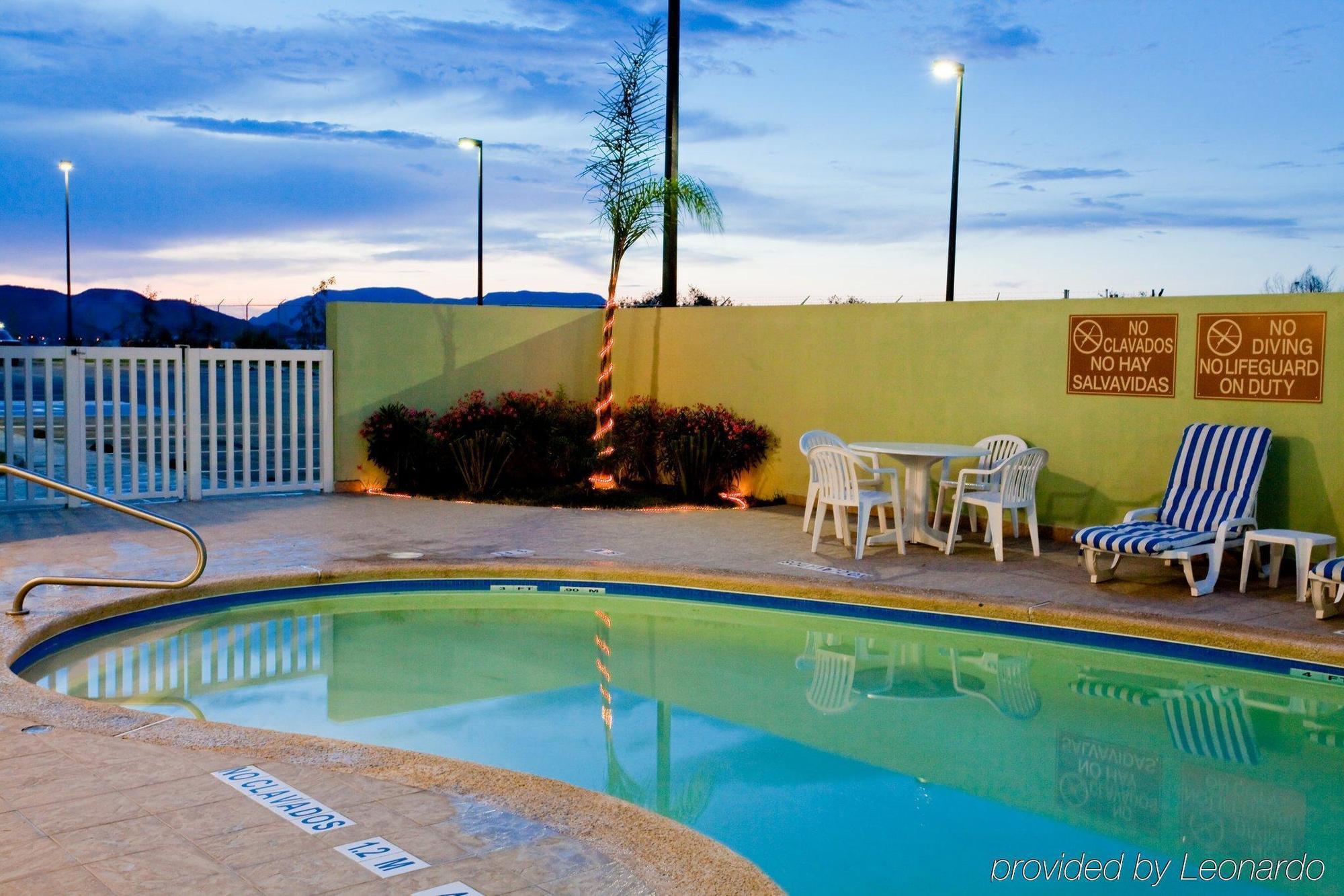 Holiday Inn Express Saltillo Zona Aeropuerto By Ihg מראה חיצוני תמונה